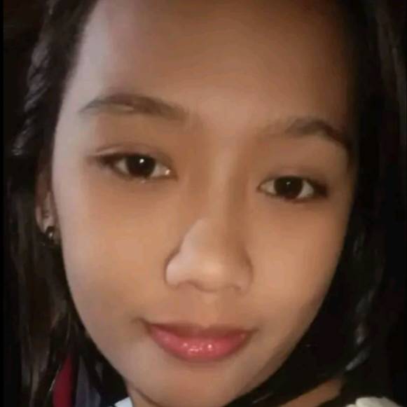 Nikki Ella De Leon